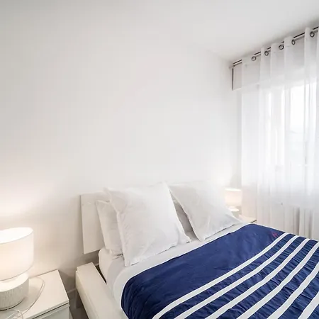 Fleur De Lys - Proche Centre Apartment